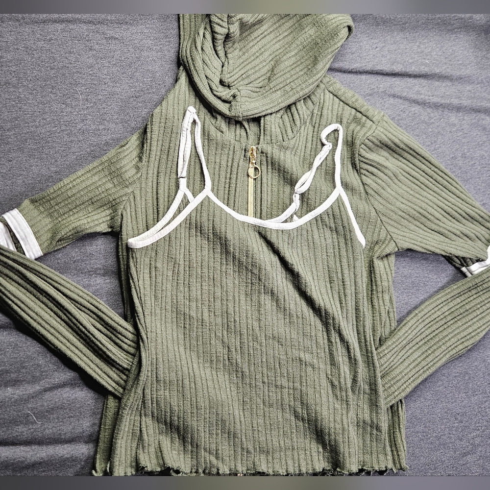 2 piece set with jacket and tank top.